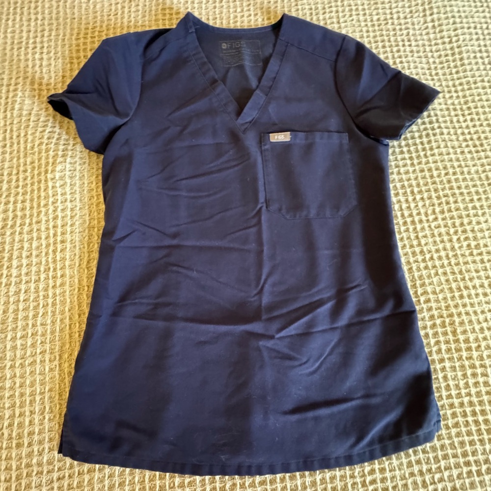 Figs scrub top
